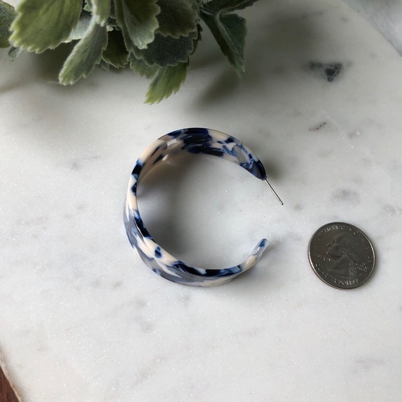 The Mia - Large Blue & White Classic Hoops - Picture 2 of 6